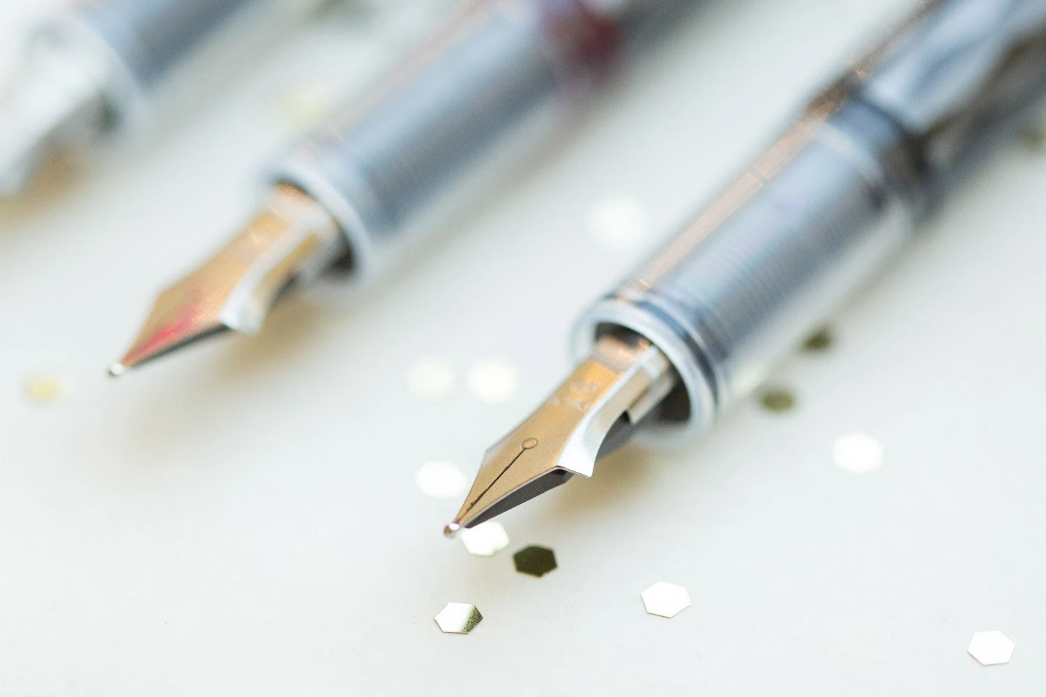 Pilot Varsity Fountain Pen - Assorted 7-Pack, Medium 7 Pilot Varsity Fountain Pen - Assorted 7-Pack, Medium - Image 5