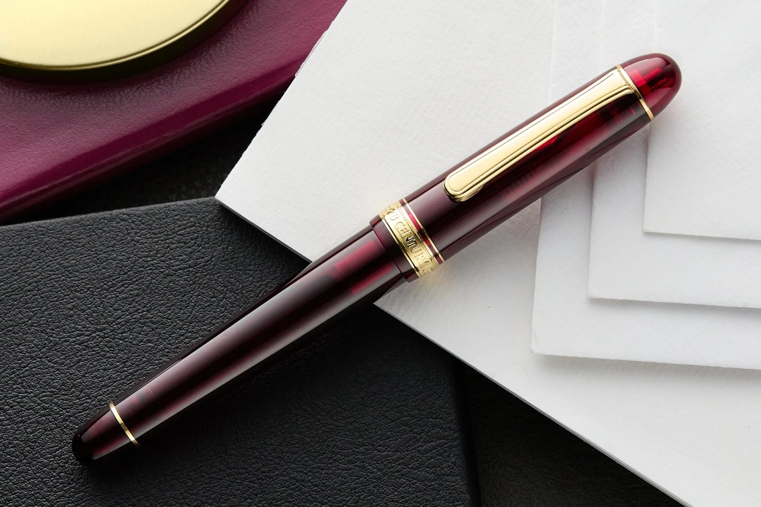 Platinum #3776 Century Fountain Pen - Bourgogne/Gold 9 Platinum #3776 Century Fountain Pen - Bourgogne/Gold - Image 7