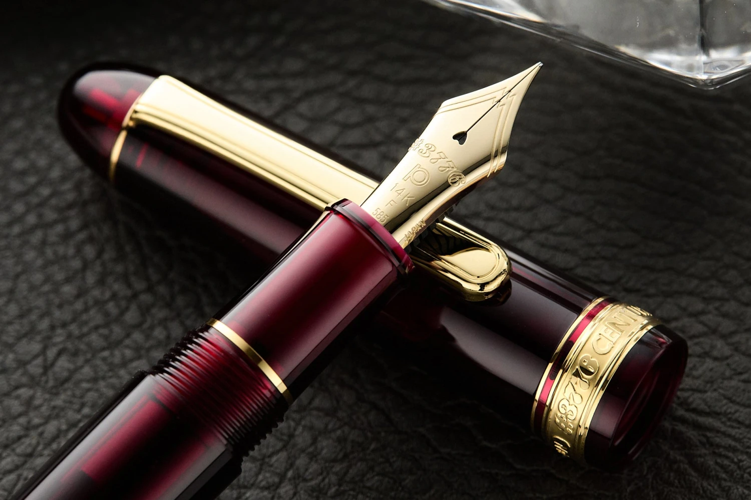 Platinum #3776 Century Fountain Pen - Bourgogne/Gold 11 Platinum #3776 Century Fountain Pen - Bourgogne/Gold - Image 9