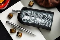 Retro 51 X Rickshaw Bagworks 2 Pen Coozy - Fire & Dice 9 Retro 51 X Rickshaw Bagworks 2 Pen Coozy - Fire & Dice -Office Supplies Sale Rickshaw DoublePenCase Fire Dice 2
